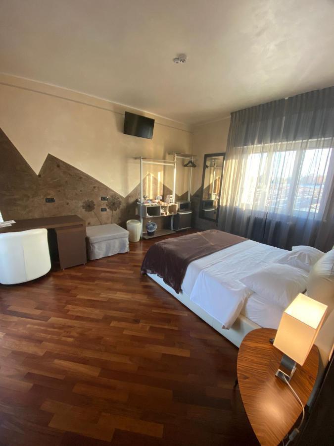 B2In Suite & Office 카프리아테 산 제르바시오 외부 사진