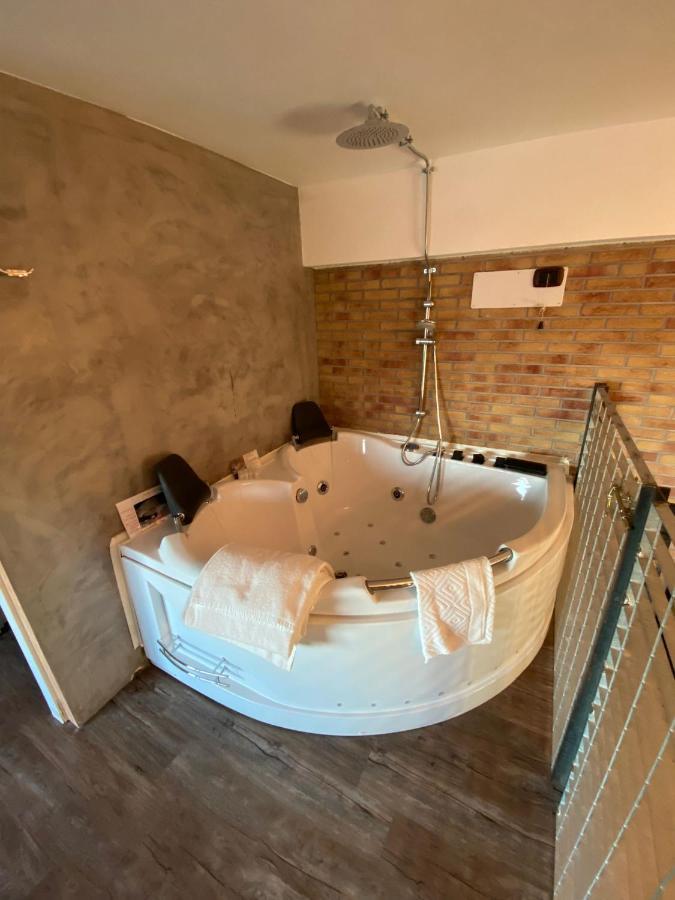 B2In Suite & Office 카프리아테 산 제르바시오 외부 사진