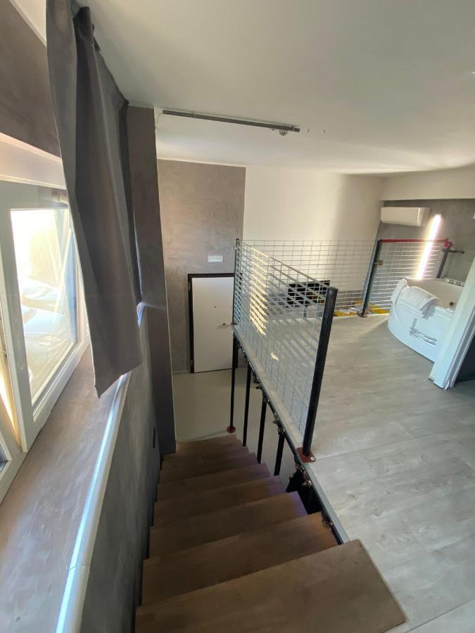 B2In Suite & Office 카프리아테 산 제르바시오 외부 사진