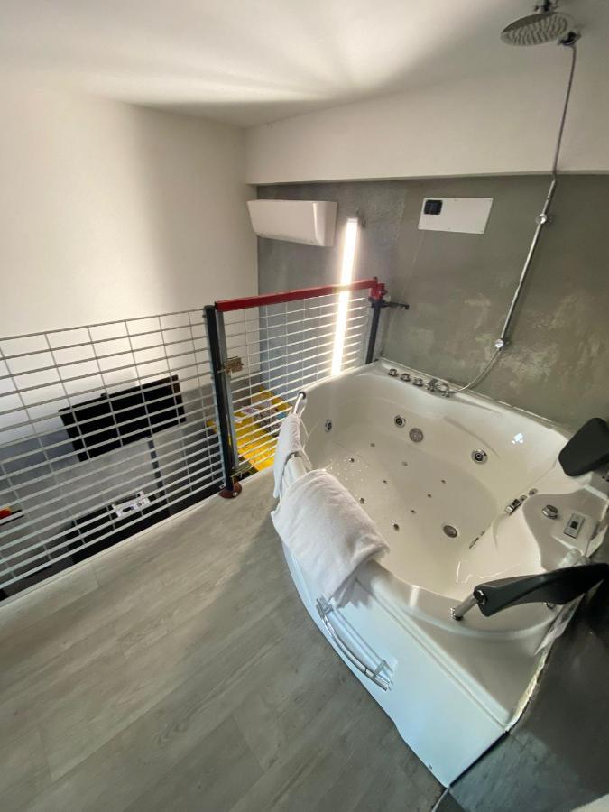 B2In Suite & Office 카프리아테 산 제르바시오 외부 사진